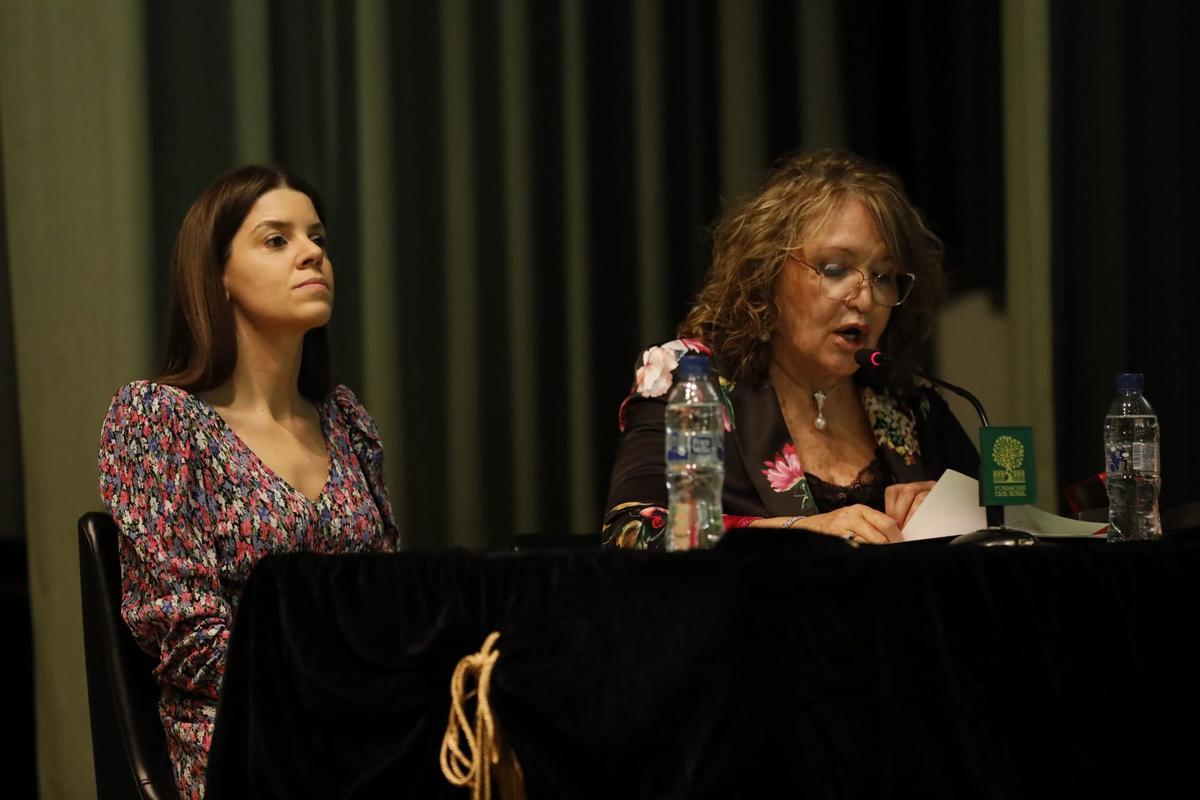 A la izquierda, Sara Pérez Tamames, pregonera del Club, junto a Carmen Ferreras.