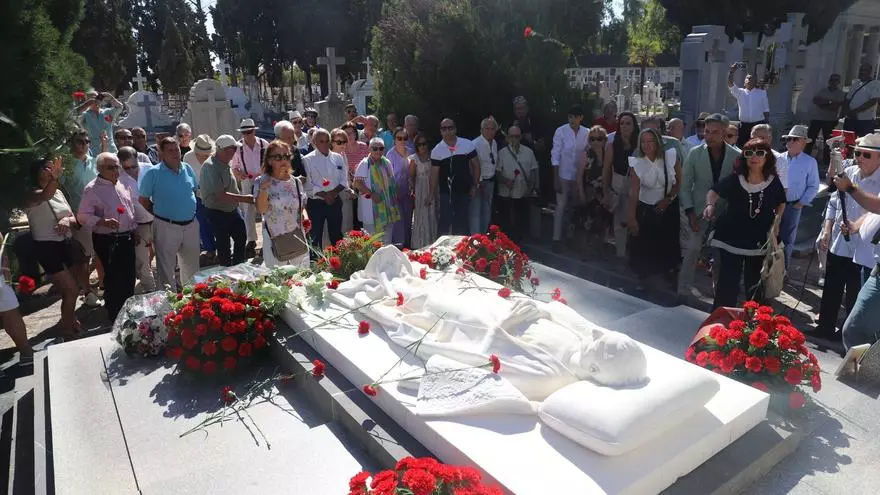 Ofrenda floral a Manolete en el 78 aniversario de su muerte