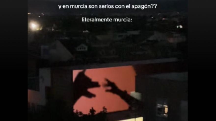 Así encendió el apagón la creatividad de los murcianos: &quot;La peña no se aburre&quot;