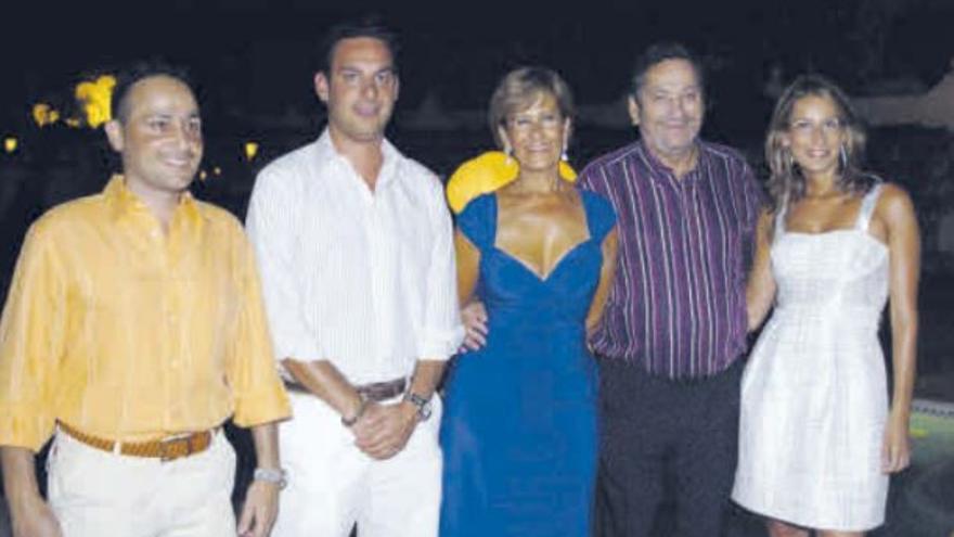 El mejor proyecto de su vida. De su matrimonio con Pino Felipe nacieron sus tres hijos, Ángel Luis, José María y Jessica. Ahí están en una imagen del verano del año 2008.