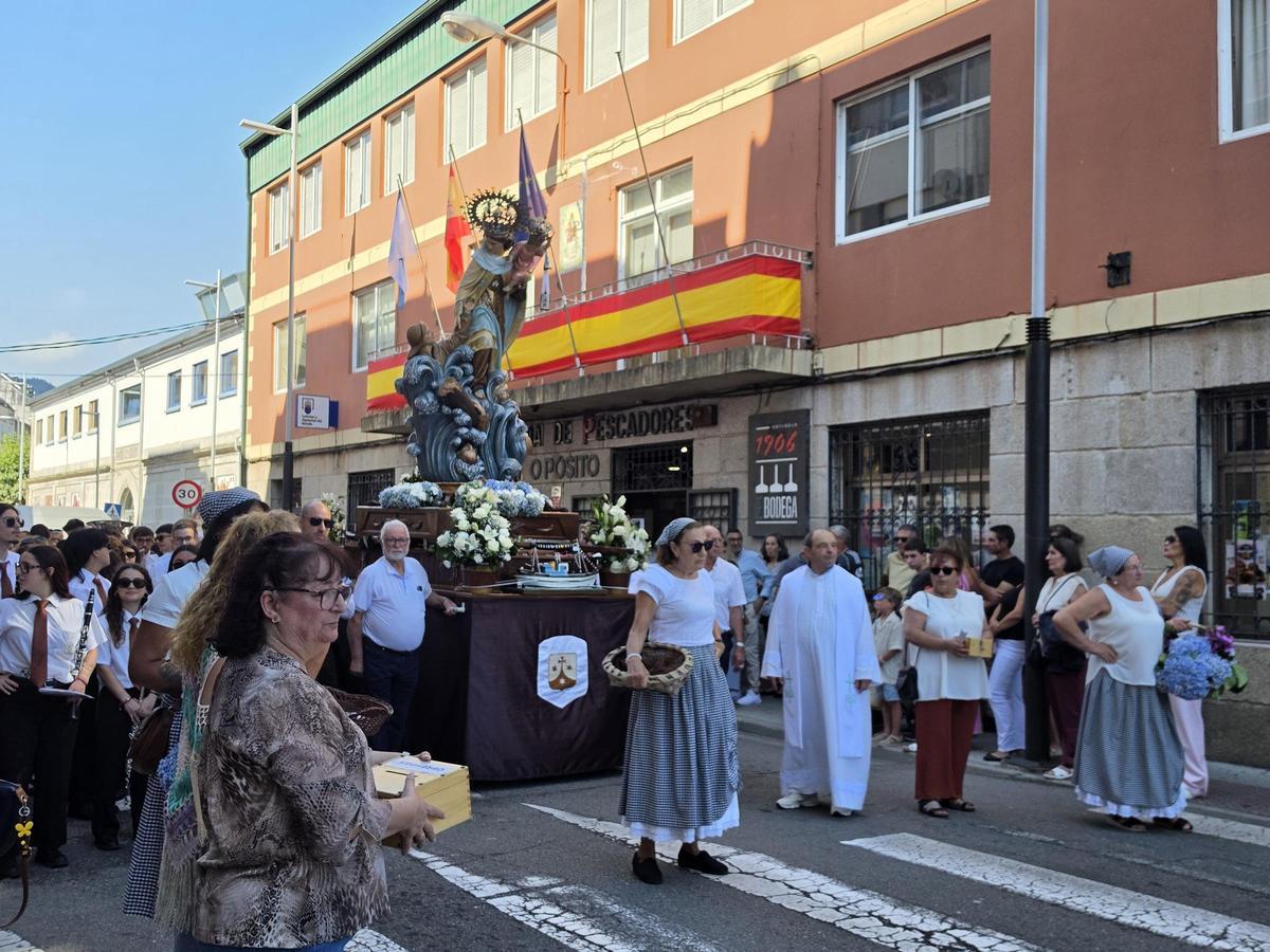 O Morrazo se echa al mar para rendir homenaje a la Virgen del Carmen O Morrazo se echa al mar para rendir homenaje a la Virgen del Carmen