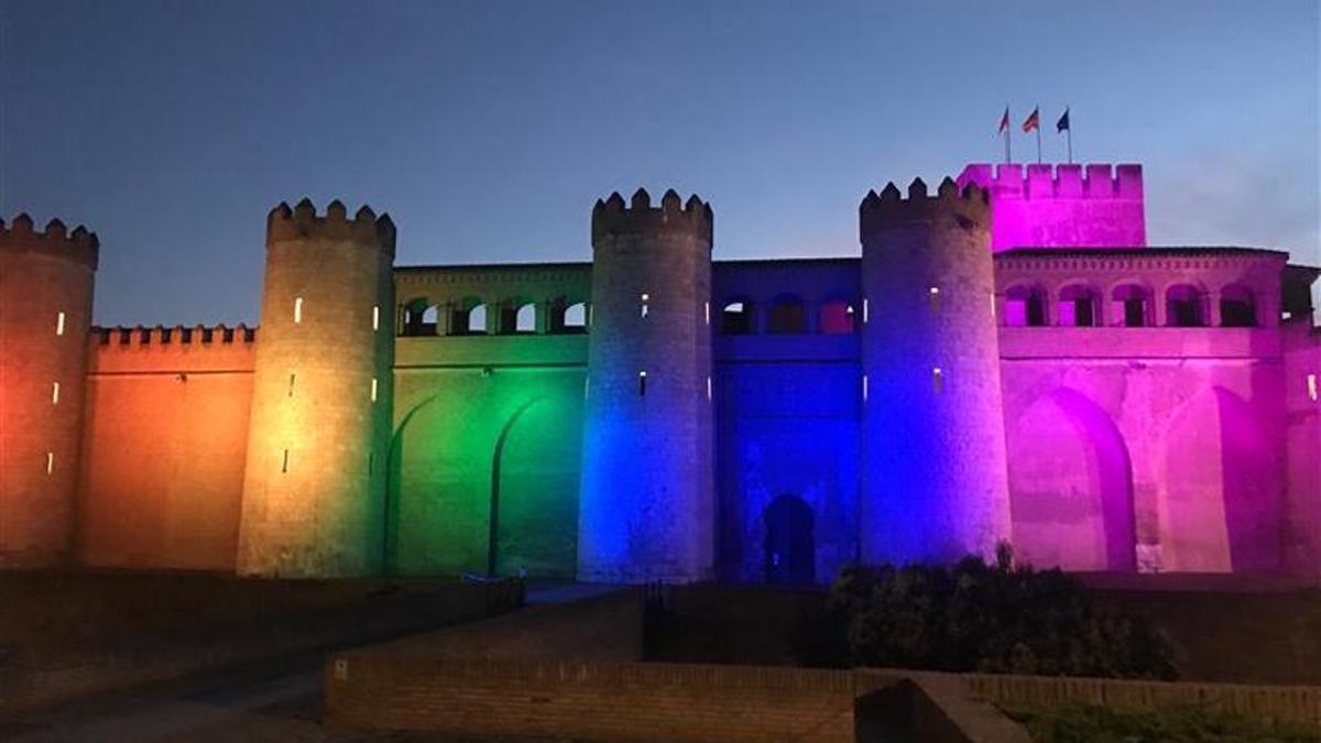 El Palacio de La Aljafería tiene previsto volver a iluminarse en este 2023 con motivo del Orgullo.