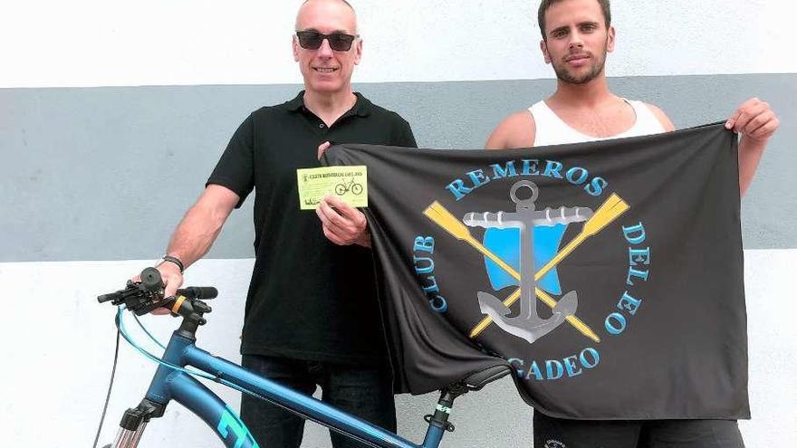 Remeros del Eo entrega la bicicleta del sorteo a Ángel Martín