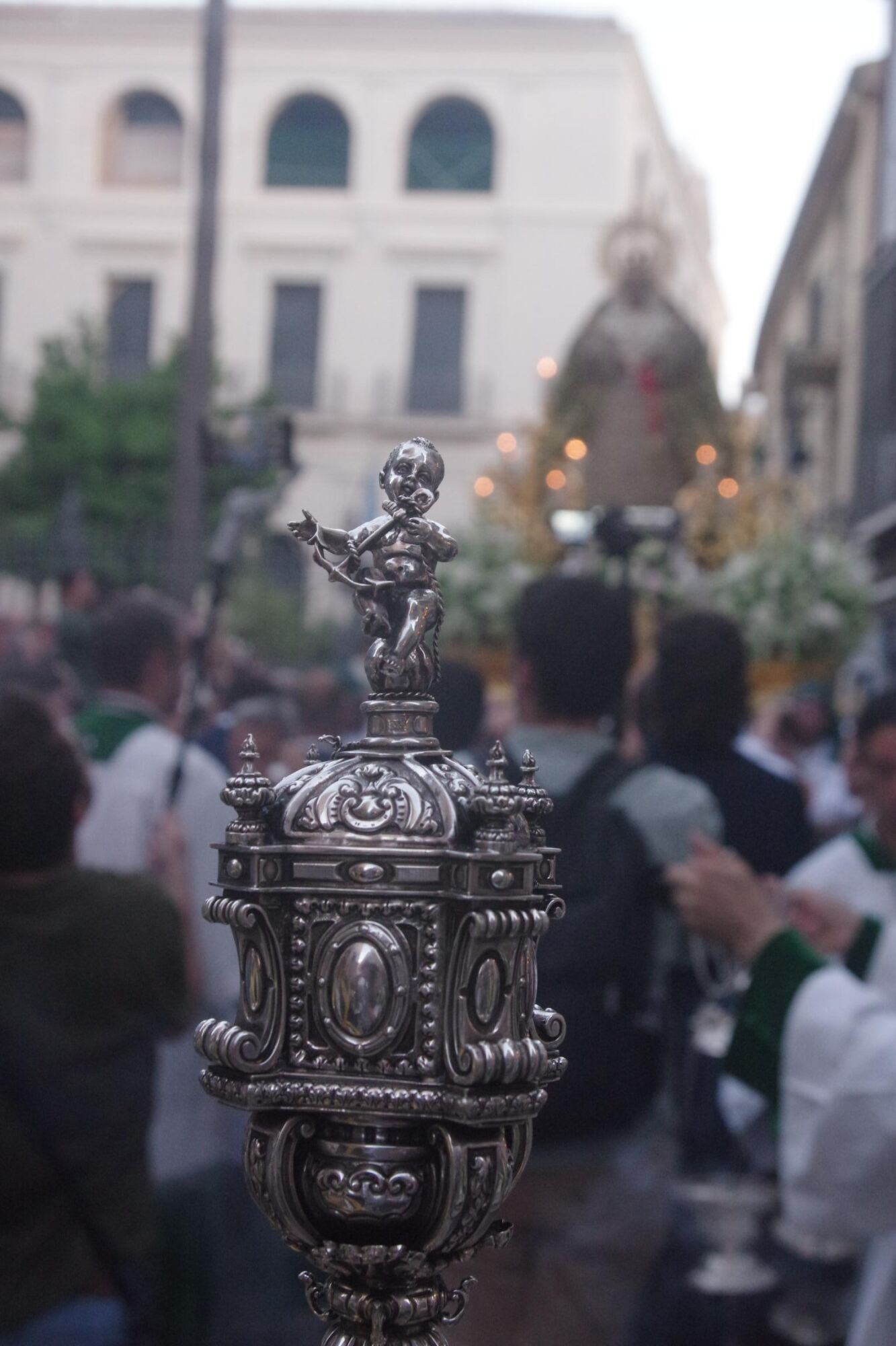 Procesión triunfal de regreso de la Virgen de la Esperanza a su basílica tras su peregrinación a Roma