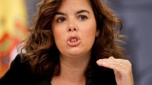 Soraya Saenz de Santamaría, vicepresidenta del Govern, durant la roda de premsa posterior al Consell de Ministres d’avui.