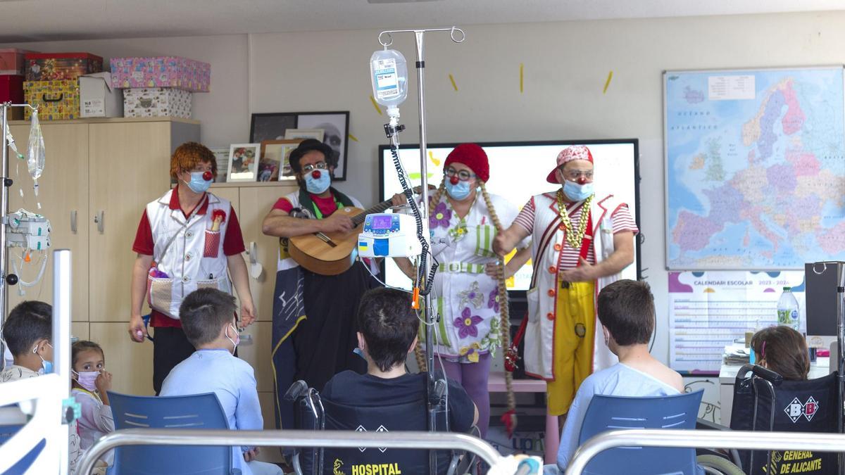 Un momento de la fiesta en el hospital en el Día del Niño