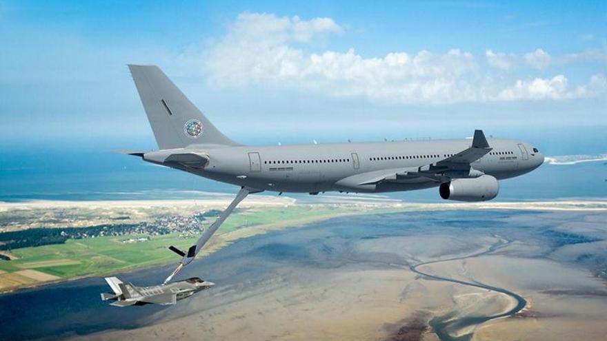 Un Airbus MRTT como el que está previsto que haga pruebas en Vigo realizando labores de reabastecimiento de combustible. // Airbus