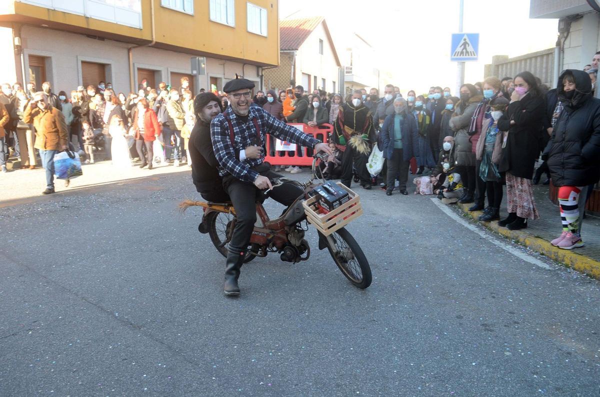 Desfile del Momo en Vilanova para despedir el Entroido 2022.