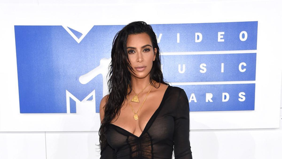 Kim Kardashian de John Galliano en los MTV Video Music Awards 2016