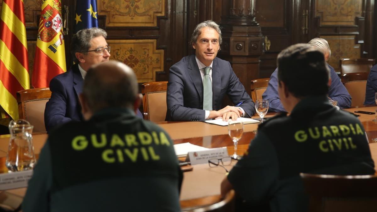 El ministro Iñigo de la Serna preside la reunión del comite de crisis en la Delegación del Gobierno en Catalunya.