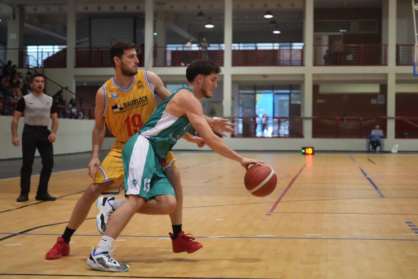 UCB Córdoba-Gymnástica Portuense: el partido de la Liga EBA en imágenes