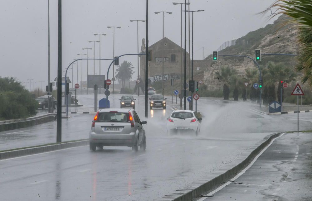 La gota fría causa inundaciones en la ciudad de Alicante