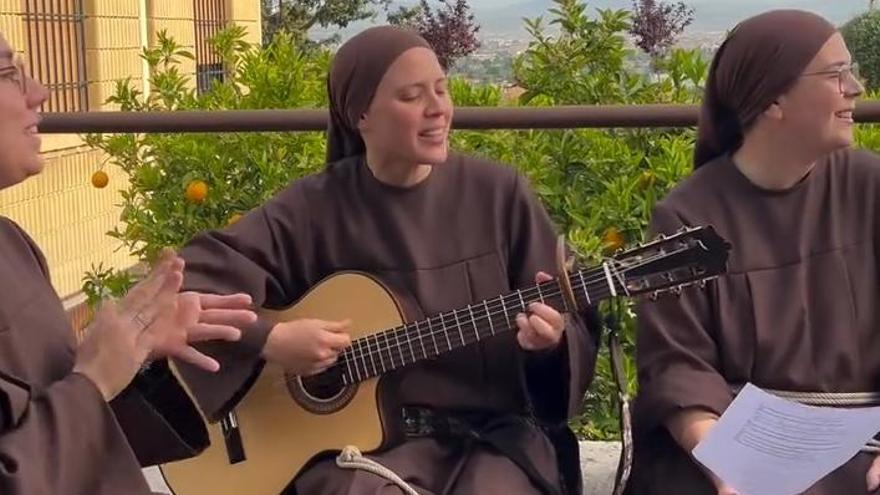 Las Hermanas Pobres de Murcia entonan su tema 'Rompe, Rompe!'