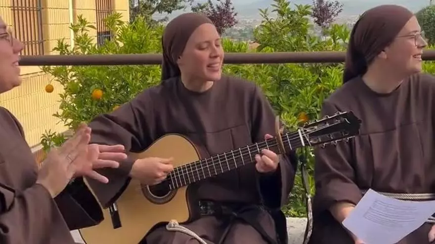 Las Hermanas Pobres de Murcia entonan su tema 'Rompe, Rompe!'