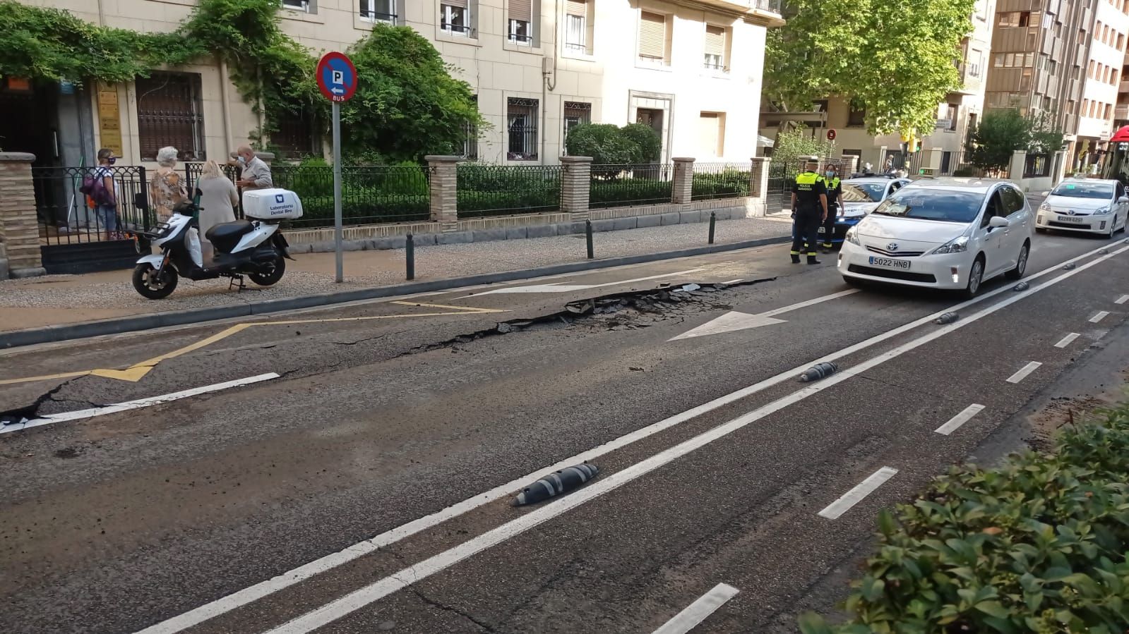 FOTOGALERÍA | Una tubería revienta en el paseo Sagasta