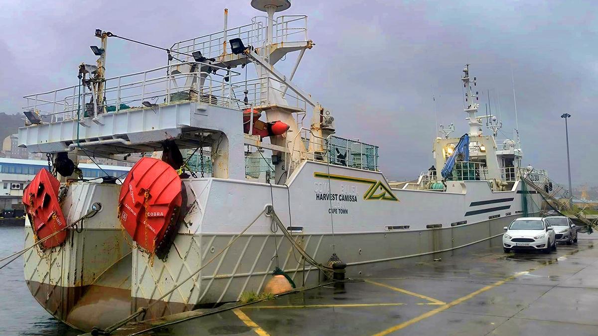 El «Cova Balea», rotulado ya como «Harvest Camissa», la semana pasada en Vigo.