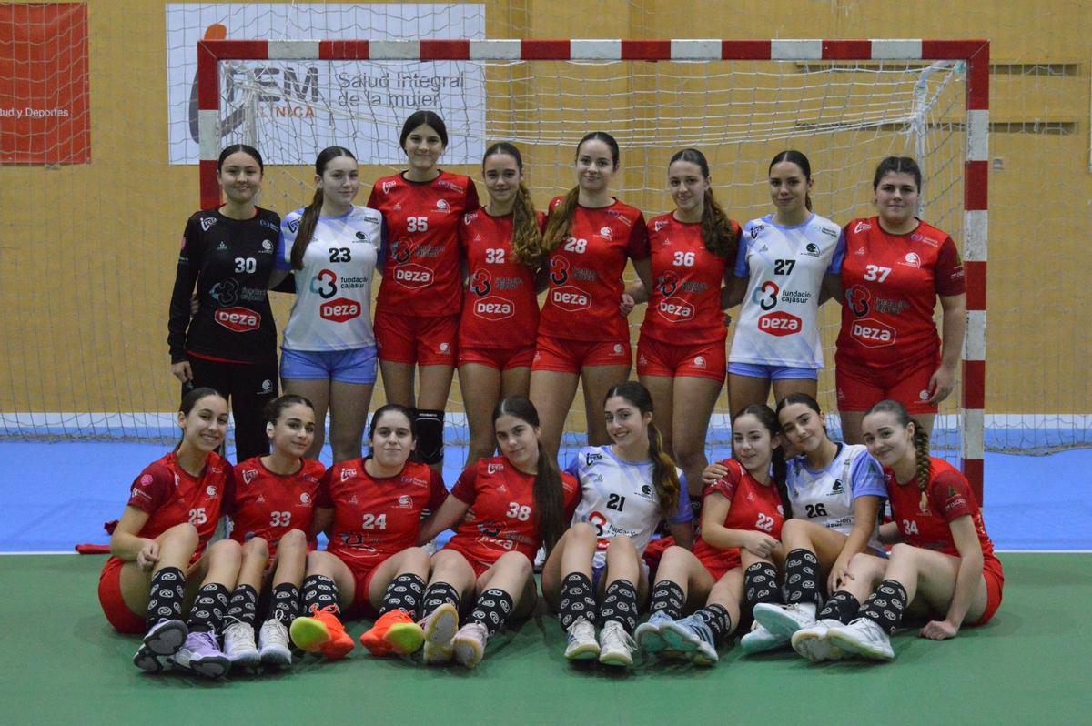 Componentes de uno de los equipos de base del Córdoba Balonmano.