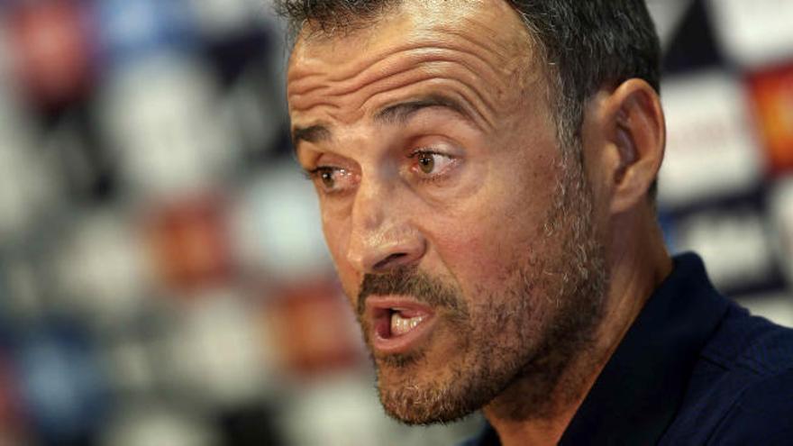 Luis Enrique, contento con su plantilla, a la espera de Alcácer