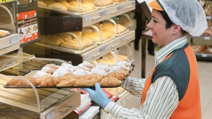 Mercadona deja de hacer pan y confía en la malagueña Mondat para trabajar con ellos