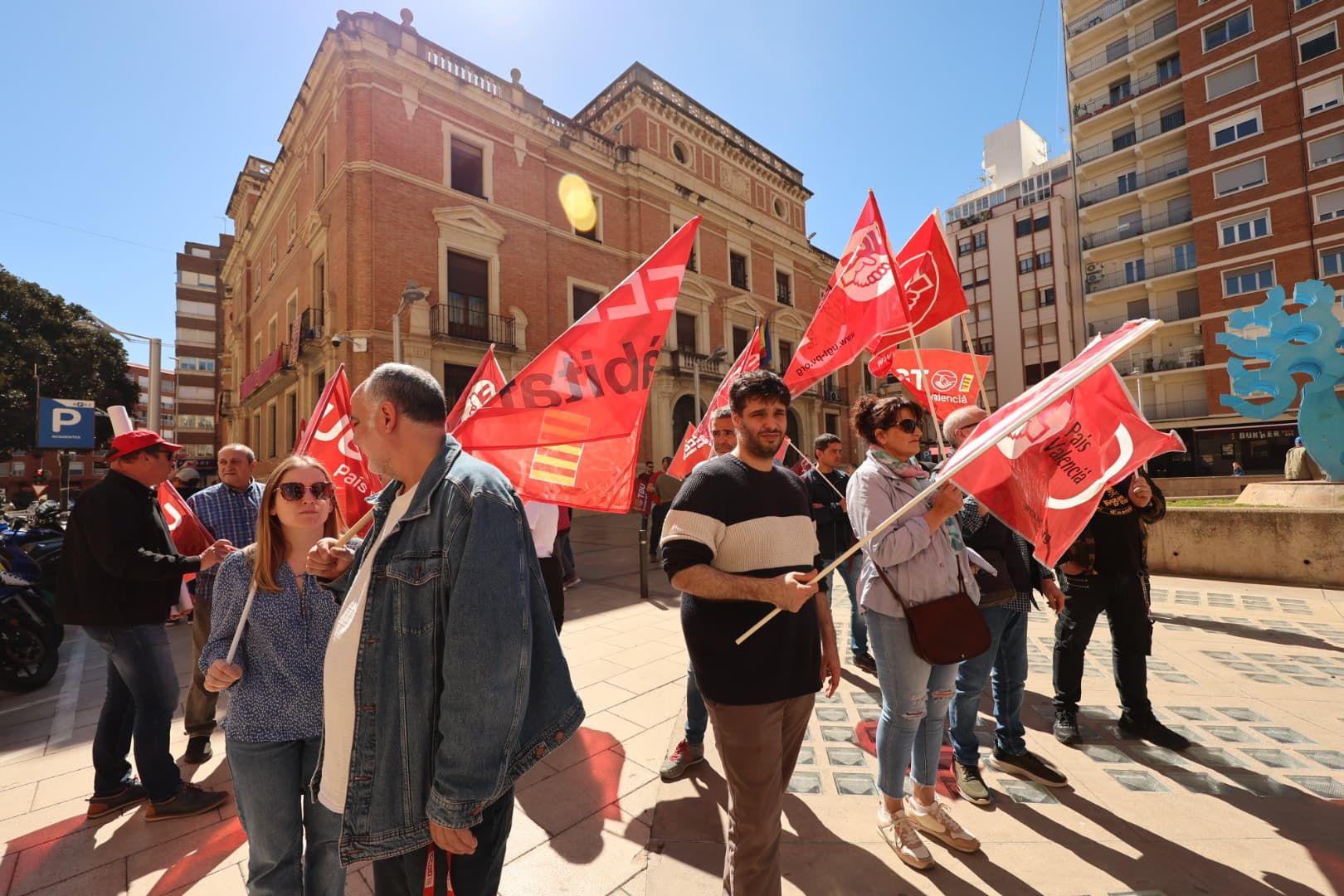 Galerías: Los sindicatos se movilizan en Castellón por el convenio de la cerámica tras el bloqueo de la negociación