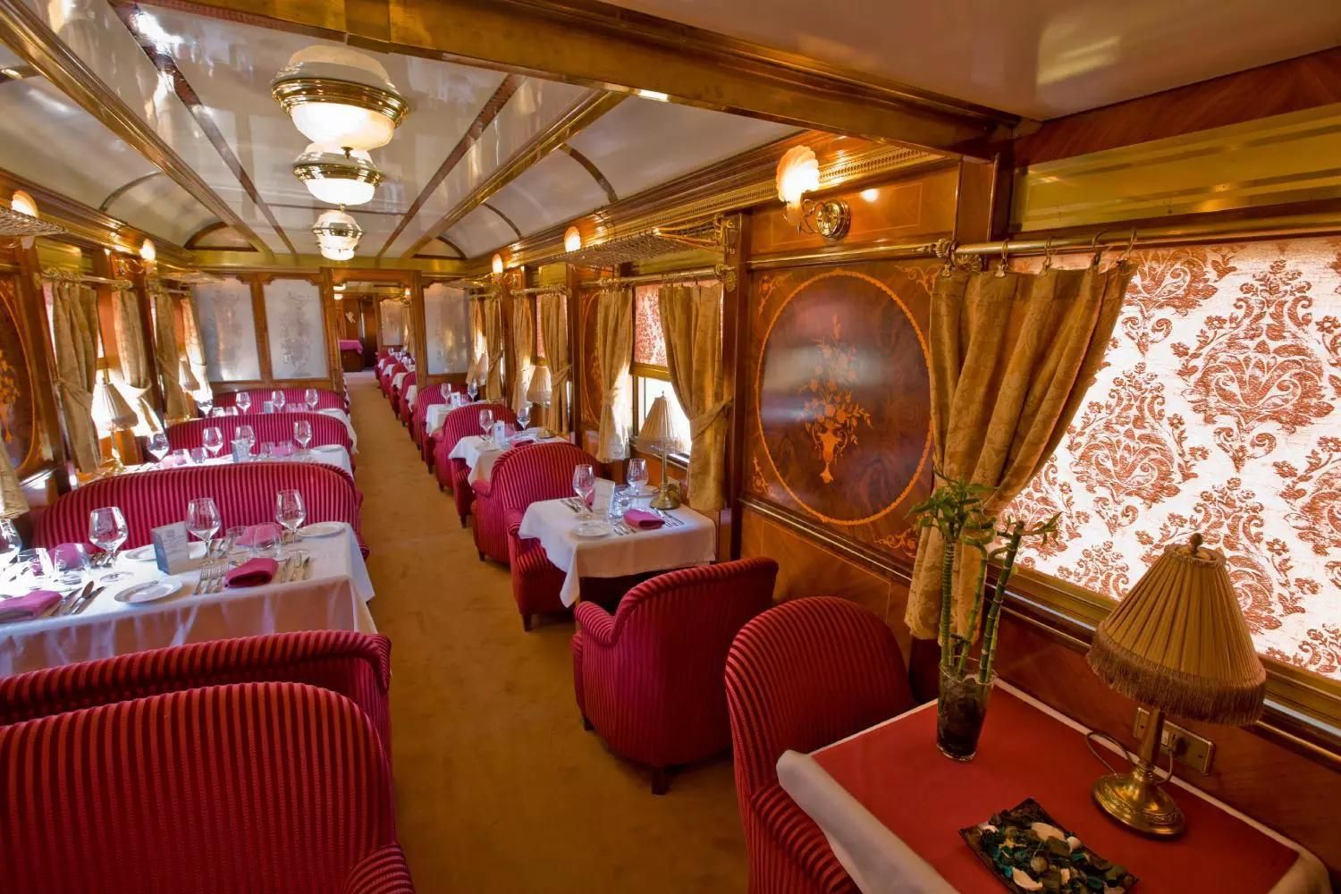 Interior del tren Al-Ándalus