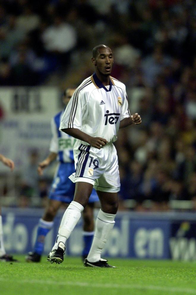 Nicolas Anelka, otro futbolista que vistió las camisetas de Liverpool y Real Madrid