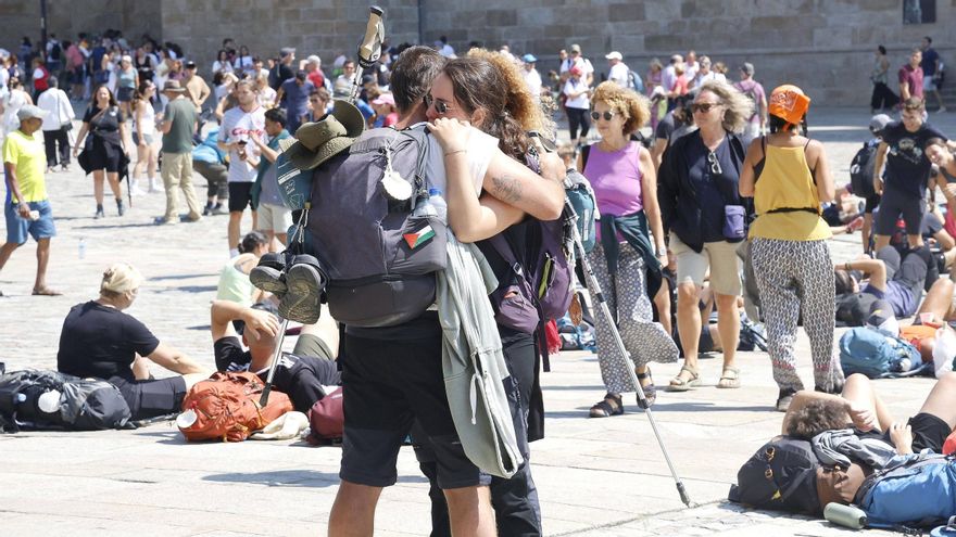 Los peregrinos desafían la ola de calor en Galicia: &quot;A partir de las 11.00 horas es mortal&quot;