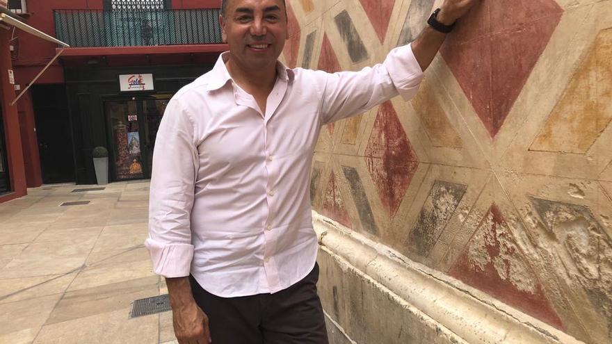 Mario Flores, esta semana en Málaga junto a la parroquia de San Juan.
