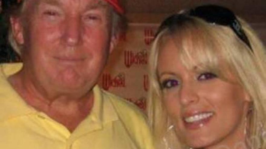 Trump, amb Stormy Daniels en una foto del 2006