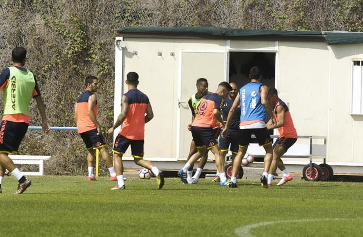 ENTRENAMIENTO DE LA UD LAS PALMAS Y ENTREVISTGA ...
