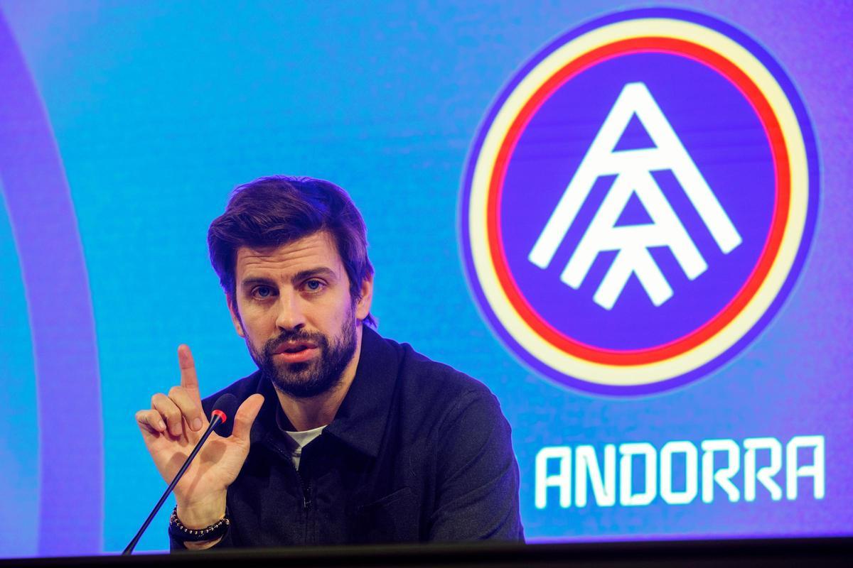 Gerard Piqué durante una rueda de prensa en el Andorra.