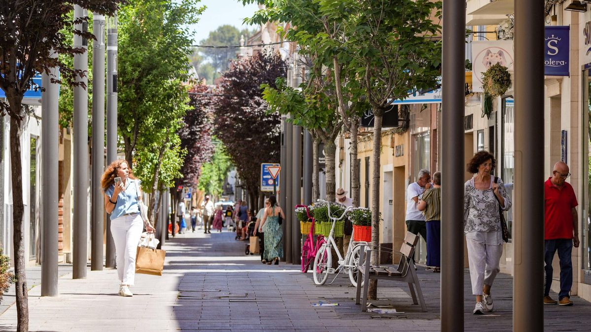 Calle menacho, aún sin los toldos de quita y pon.