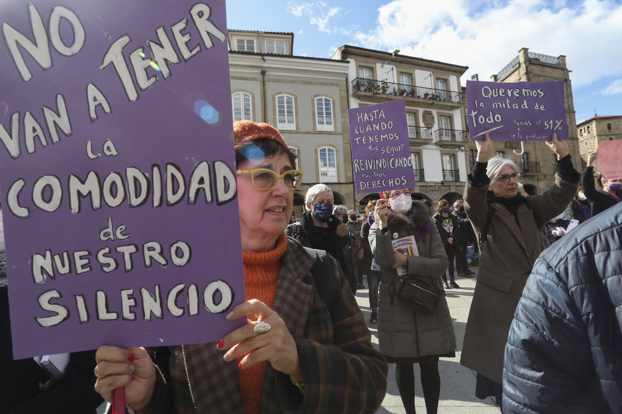 EN IMÁGENES: Así se vivió el Día de la Mujer (8M) en Avilés