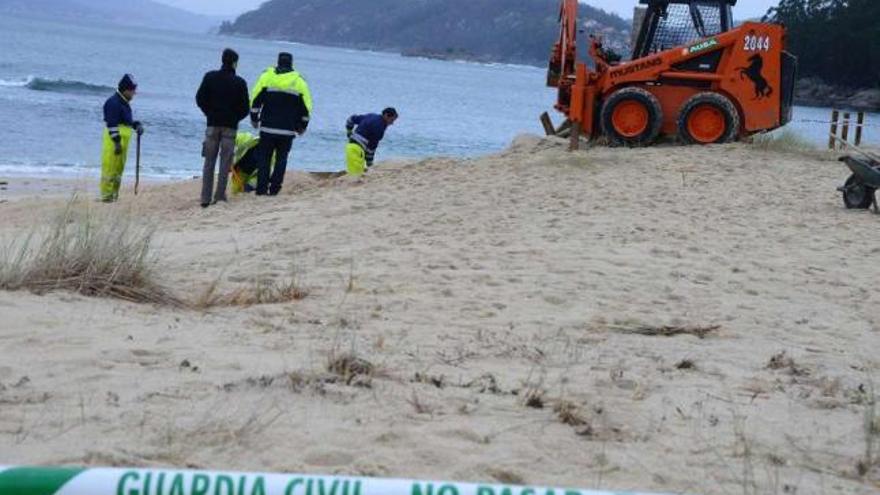 Las excavaciones de ayer por la mañana no permitieron hallar nuevos restos en Portomaior.  // G.Núñez