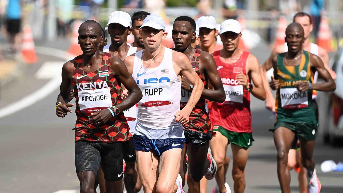 Kipchoge dominó la maratón de Tokio a su antojo