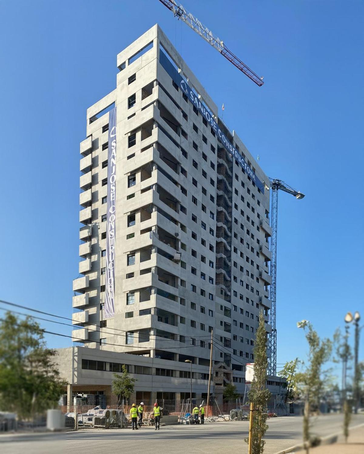 Metrovacesa finaliza Torre Arenal, un edificio con 73 viviendas en el barrio Isla Natura de Sevilla.