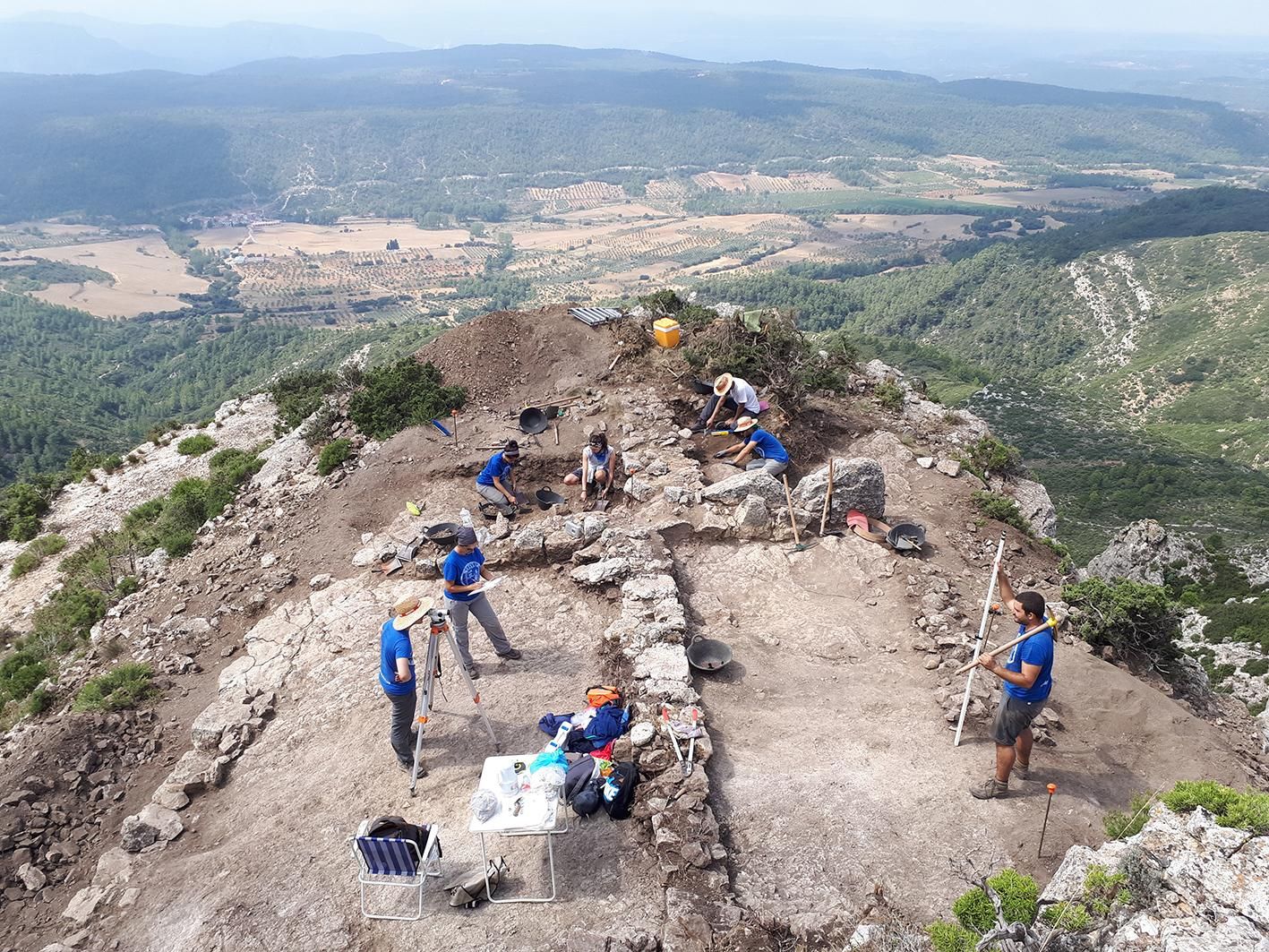 Excavación en el Pico de los Ajos.