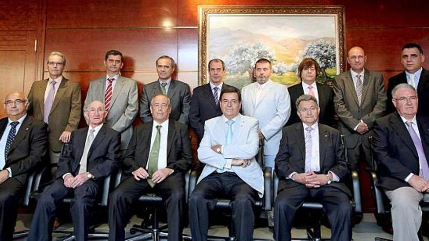 Los presidentes de las 14 entidades que forman el grupo Cajas Rurales del Mediterráneo.