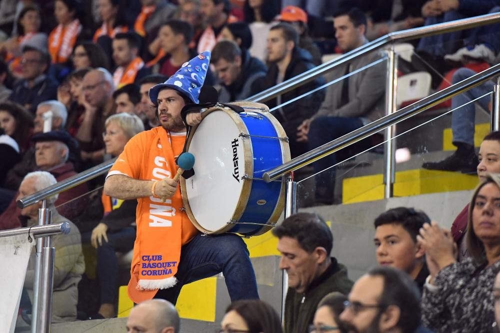 La afición del Leyma acaba el partido en pie