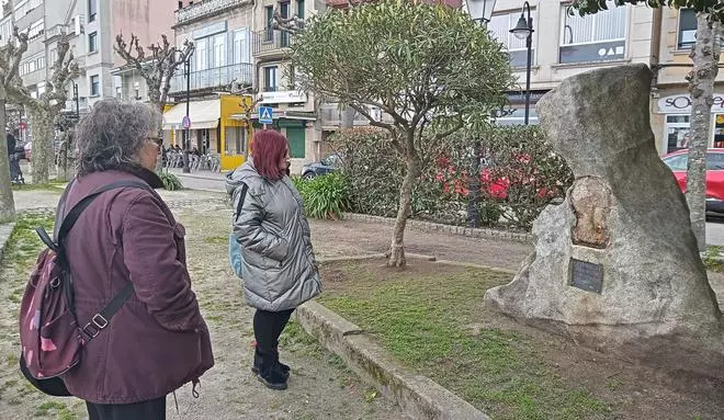 Ya hay denuncia por el robo del busto de Xoán Piñeiro