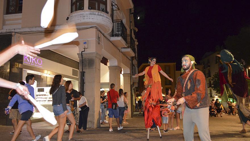 Animación en la Plaza Mayor durante una edición de ‘Plasencia Abierta’