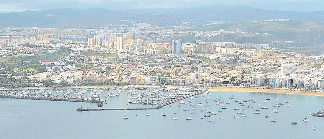Vista aérea de una terminal de contenedores del puerto de Las Palmas.