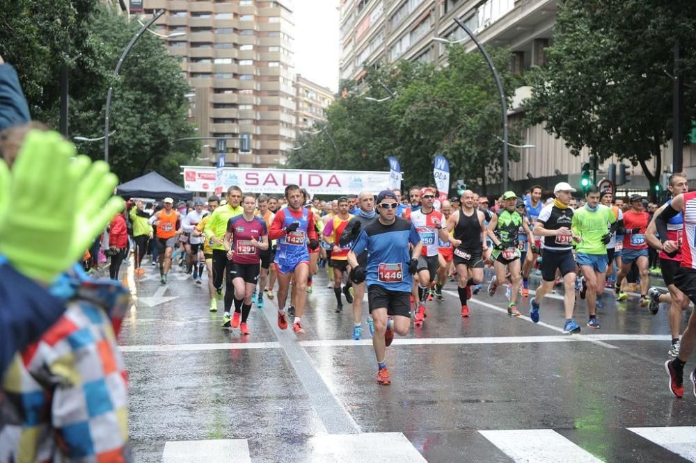 Ambiente y salida de la Maratón y Media Maratón de Murcia