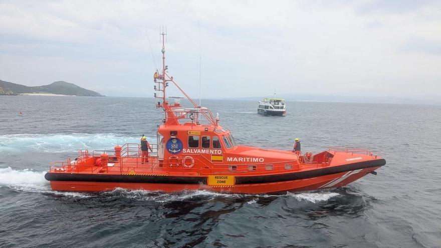 Salvamento Marítimo evacua a una vecina de Ons