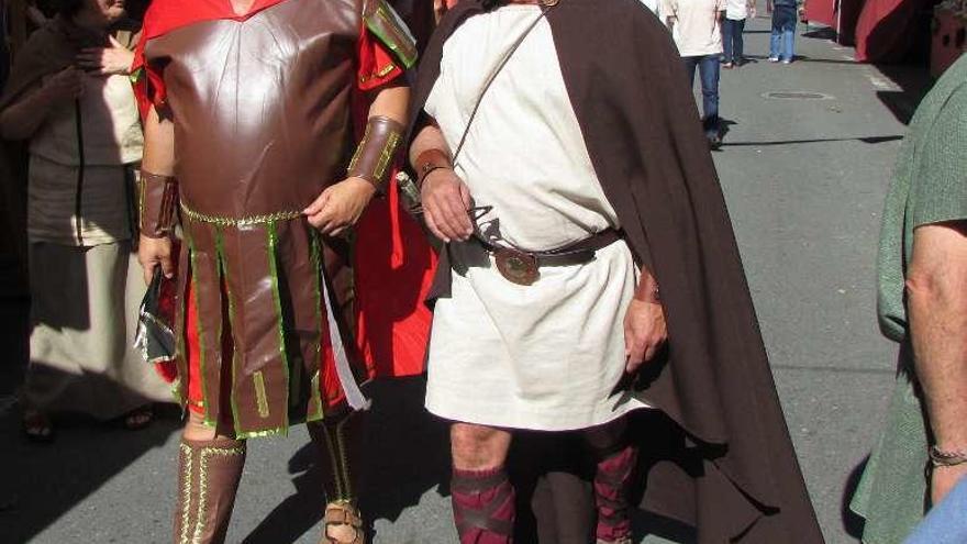 Patiño (derecha) en el festival Galaicoi de 2016, vestido de romano.