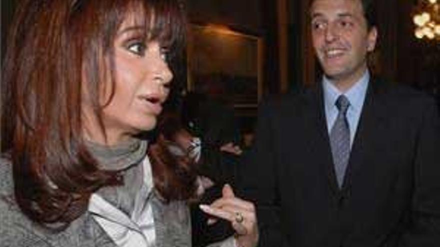 Cristina Fernández sale airosa de la primera rueda de prensa de su Gobierno