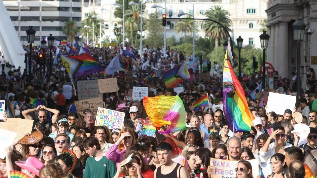 El Orgullo se hace fuerte en València: "Somos una fuerza imposible de detener"