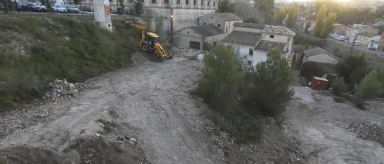 Comienzan en el Pont Nou las obras  de la zona verde junto al río Clariano