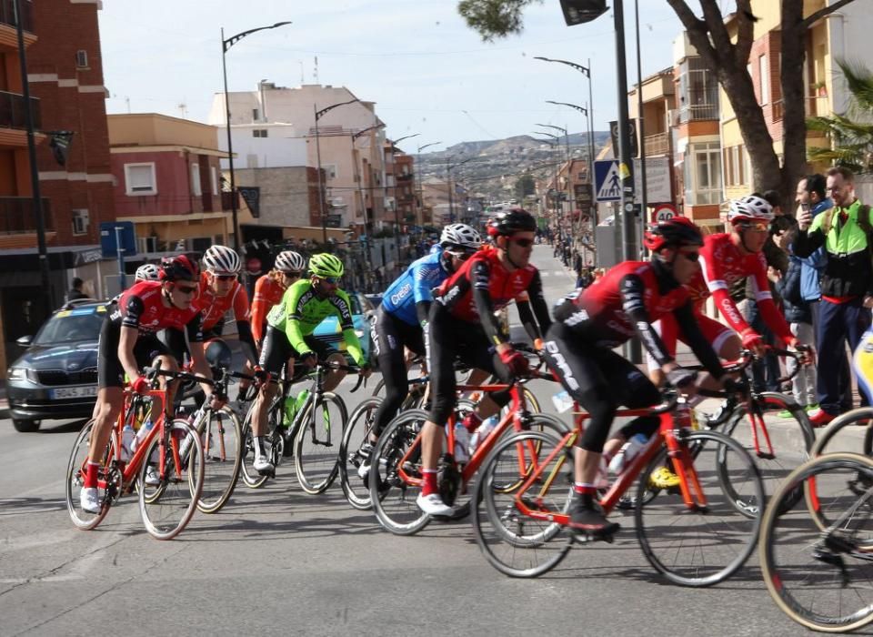 Ambiente a la salida y la llegada de la Vuelta Ciclista a Murcia