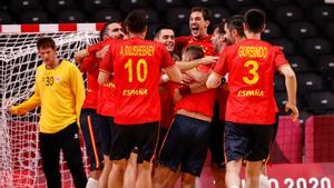 Los ’Hispanos’ celebran su victoria ante el conjunto noruego (28-27).